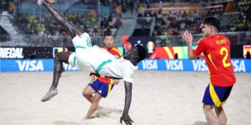 Mondial Beach Soccer 2025 : Le Sénégal lance idéalement sa campagne en battant l'Espagne (4-1) - wiwsport