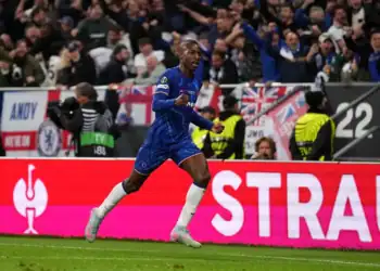 Foot : Buteur contre le Real Betis, Nicolas Jackson remporte la Ligue Conférence avec Chelsea et devient le premier Sénégalais à gagner la compétition - wiwsport