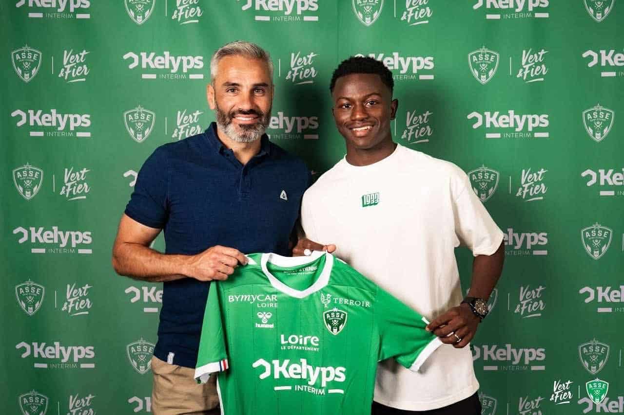 Officiel : Lassana Traoré s’engage avec l’AS Saint-Étienne jusqu’en 2029 ! - wiwsport Officiel : Lassana Traoré s’engage avec l’AS Saint-Étienne jusqu’en 2029 ! - wiwsport
