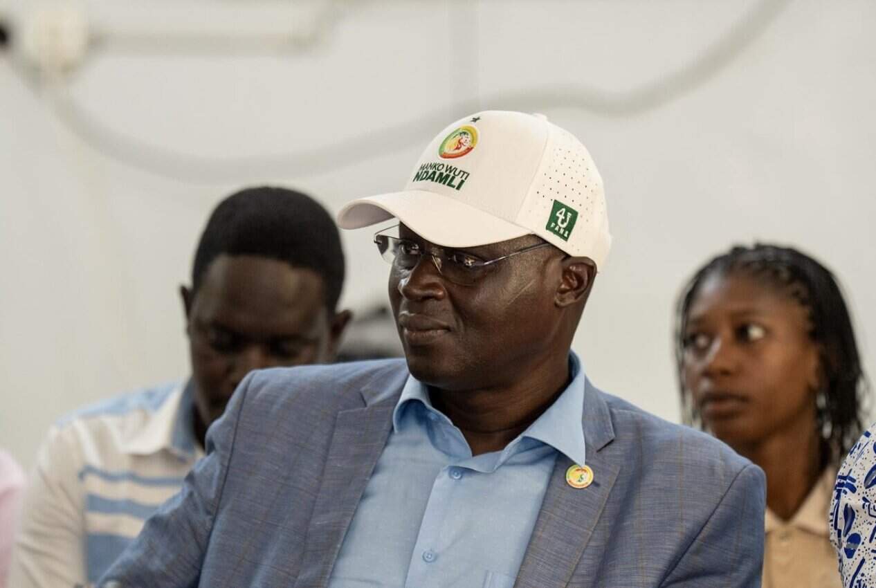 FSF – Élections 2025 : Augustin Senghor a déposé sa candidature pour un nouveau mandat ! - wiwsport Screenshot