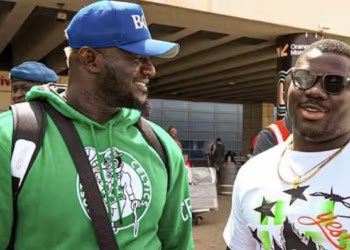Lamb – BG2 v Siteu : (vidéo) Casquette sur la tête, cheveux blonds, le Lion de Guédiawaye fait son retour au pays !