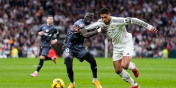 MADRID, SPAIN - MARCH 09: Jude Bellingham of Real Madrid and Pathe Ciss of Rayo Vallecano in action during the Spanish League, LaLiga EA Sports, football match played between Real Madrid and Rayo Vallecano at Santiago Bernabeu stadium on March 09, 2025, in Madrid, Spain. (Photo By Oscar J. Barroso/Europa Press via Getty Images)