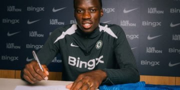 Mercato - Chelsea officialise la signature de Mamadou Sarr jusqu'en 2033 ! (Photos) - wiwsport