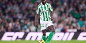 SEVILLE, SPAIN - MARCH 30: Youssouf Sabaly of Real Betis in action during the LaLiga match between Real Betis Balompie and Sevilla FC at Estadio Benito Villamarin on March 30, 2025 in Seville, Spain. (Photo by Fran Santiago/Getty Images)