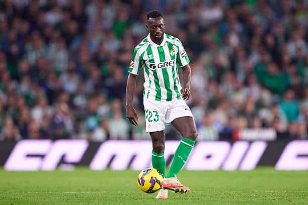 Mercato - Annoncé à Al Duhail, Sabaly est à Doha pour passer sa visite médicale ! - wiwsport SEVILLE, SPAIN - MARCH 30: Youssouf Sabaly of Real Betis in action during the LaLiga match between Real Betis Balompie and Sevilla FC at Estadio Benito Villamarin on March 30, 2025 in Seville, Spain. (Photo by Fran Santiago/Getty Images)