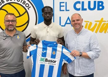 Mercato : Omar Thiam rejoint l’équipe première du CF Gandia - wiwsport