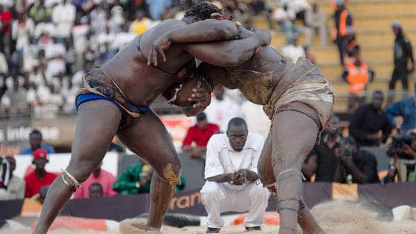 Lamb : (Officiel) Le 8 novembre 2025, date des Élections pour le poste de Président de la Fédération Sénégalaise de Lutte (FSL) ! - wiwsport Yekini (left) and Balla Gaye 2 (right) lock arms during the title laamb match at Demba Diop Stadium in Dakar, Senegal, April 22, 2012. NYTCREDIT: Joe Penney for The New York Times