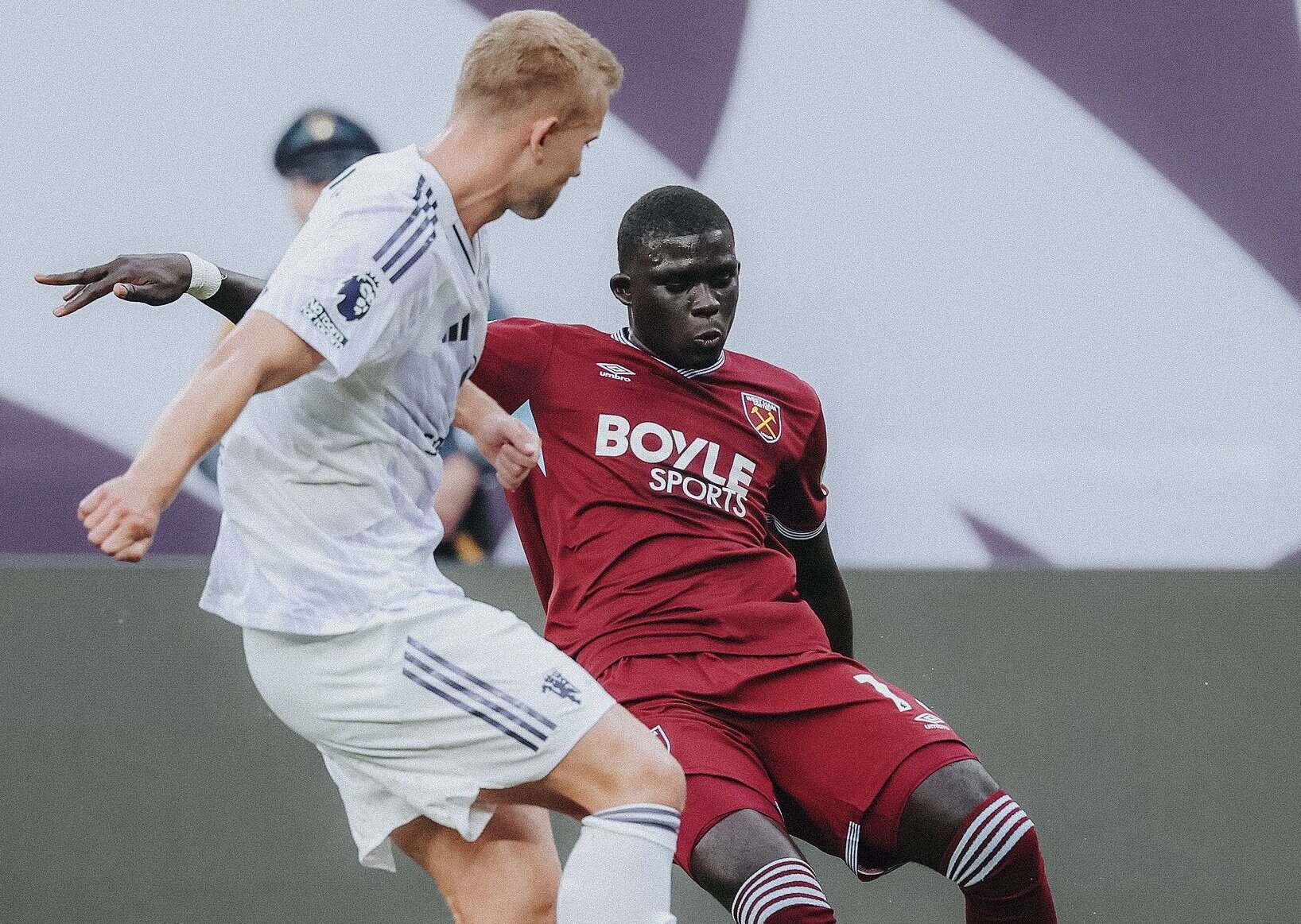 Amical : Défaite des Hammers contre les Reds Devils avec El Hadji Malick Diouf titulaire - wiwsport Amical : Défaite des Hammers contre les Reds Devils avec El Hadji Malick Diouf titulaire - wiwsport