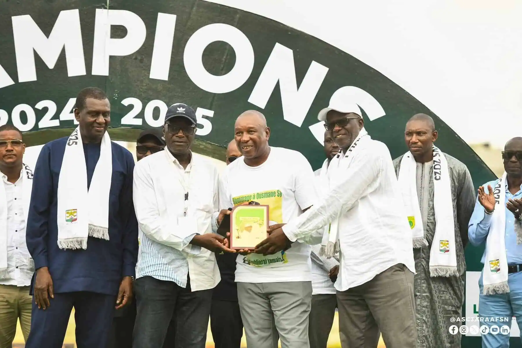 Ligue Pro : (Communiqué) Le Jaraaf de Dakar « surpris » par le départ de Malick Daf au Teungeuth FC ! - wiwsport Ligue Pro : (Communiqué) Le Jaraaf de Dakar « surpris » par le départ de Malick Daf au Teungeuth FC ! - wiwsport