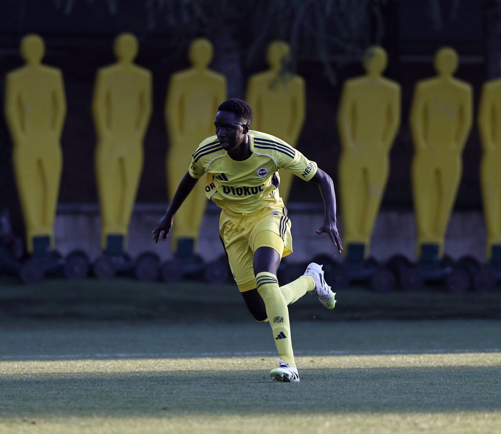 Fenerbahçe : Présaison compromise pour Abdou Aziz Fall, bloqué en Turquie - wiwsport Fenerbahçe : Présaison compromise pour Abdou Aziz Fall, bloqué en Turquie - wiwsport