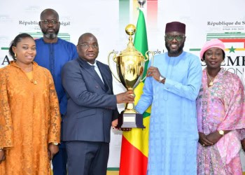 Coupe du Sénégal - Le Président de l’Assemblée nationale remet le Trophée de la finale féminine à la FSBB ! - wiwsport