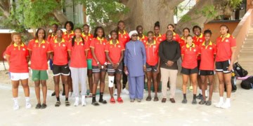 AfroBasket 2025 : la ministre Khady Diène Gaye rend visite aux Lionnes en regroupement à Saly ! - wiwsport