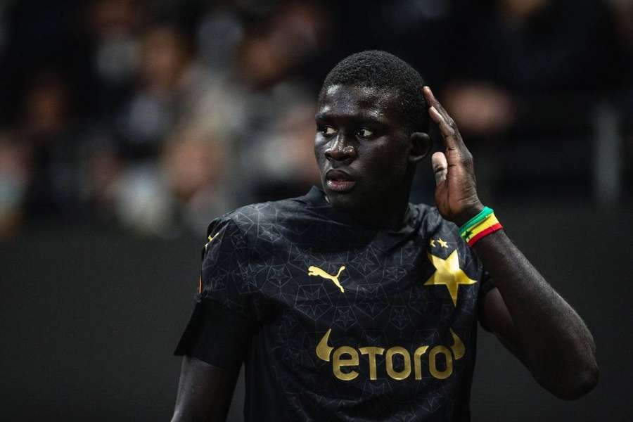 Slavia Prague : L'entraîneur confirme le départ à venir d'El Hadji Malick Diouf - wiwsport Slavia Prague : L'entraîneur confirme le départ à venir d'El Hadji Malick Diouf - wiwsport