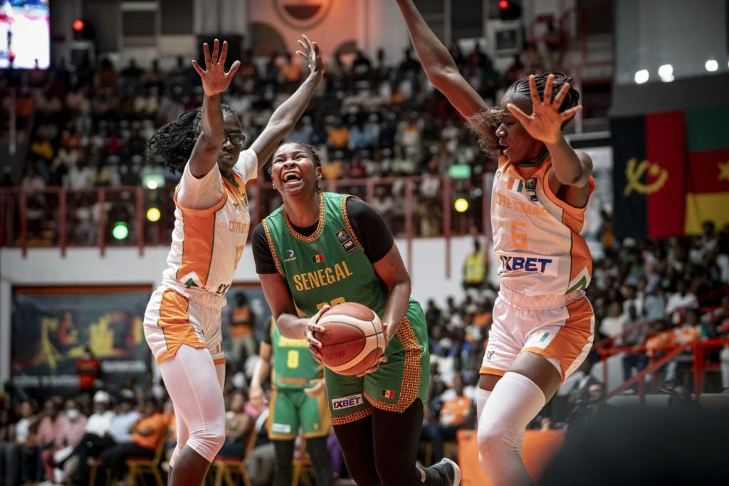 AfroBasket 2025 : Le Sénégal glace la Côte d'Ivoire chez elle et rejoint les demi-finales (66-60) - wiwsport