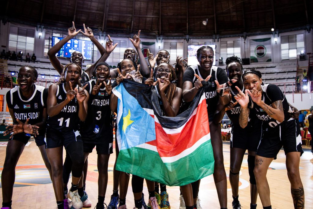 AfroBasket 2025 : Le Soudan du Sud surprend l'Ouganda et rejoint les demi-finales - wiwsport AfroBasket 2025 : Le Soudan du Sud surprend l'Ouganda et rejoint les demi-finales - wiwsport