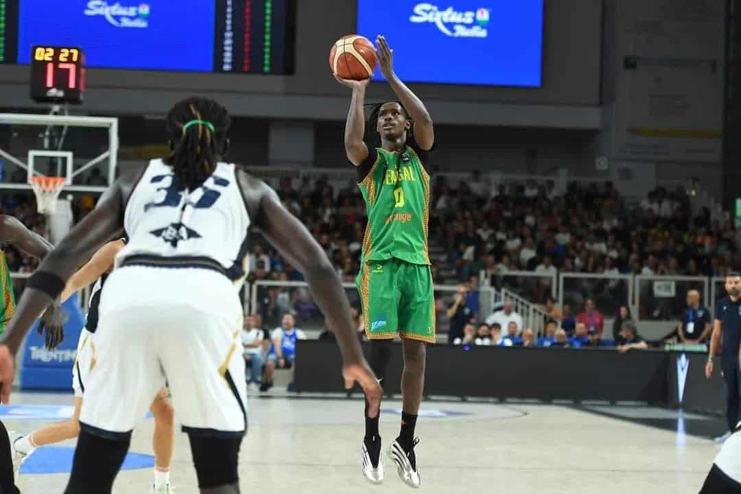Afrobasket 2025 - Les Lions de retour à Dakar ce soir : remise de drapeau prévue ce jeudi ! - wiwsport Afrobasket 2025 - Les Lions de retour à Dakar ce soir : remise de drapeau prévue ce jeudi ! - wiwsport