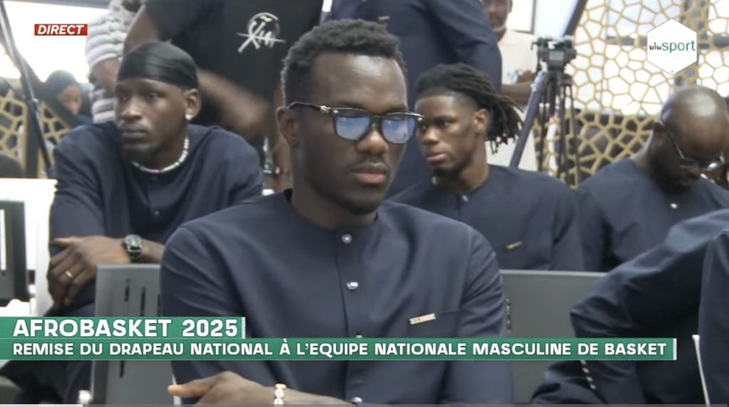 AfroBasket 2025 - Suivez en direct sur wiwsport.com la cérémonie de remise du drapeau national aux Lions ! - wiwsport AfroBasket 2025 - Suivez en direct sur wiwsport.com la cérémonie de remise du drapeau national aux Lions ! - wiwsport