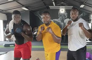 Lamb – Entourage proche de Franc : Papa Sow, Modou Lô, Édouard Dimlé Diokh, Louis Thior… la « Dream Team » du Ndiago Or ! - wiwsport