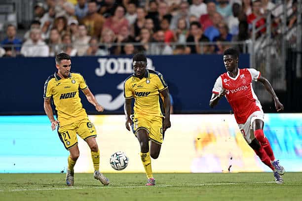 21 Steeve BEUSNARD (pau) - 09 Pathe MBOUP (pau) - 27 Adama BOJANG (sdr) during Ligue 2 BKT match between Pau and Reims at Nouste Camp on August 25, 2025 in Pau, France. (Photo by Anthony Bibard/FEP/Icon Sport via Getty Images)