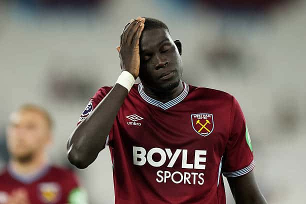 Premier League - West Ham d'El Malick Diouf, passeur décisif, sombre face à Chelsea (1-5) - wiwsport LONDON, ENGLAND - AUGUST 22: El Hadji Malick Diouf of West Ham United looks dejected after the team's defeat in the Premier League match between West Ham United and Chelsea at London Stadium on August 22, 2025 in London, England. (Photo by West Ham United FC/West Ham United FC via Getty Images)