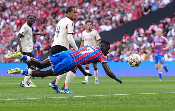 Vidéo / Community Shield : Ismaila Sarr égalise pour Crystal Palace contre Liverpool - wiwsport Vidéo / Community Shield : Ismaila Sarr égalise pour Crystal Palace contre Liverpool - wiwsport