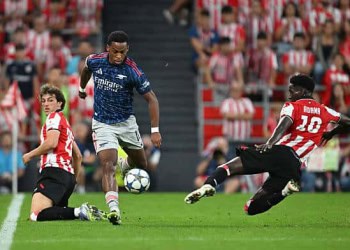 BILBAO, SPAIN - SEPTEMBER 16: Jurrien Timber of Arsenal evades a tackle from Unai Gomez and Adama Boiro of Athletic Club during the UEFA Champions League 2025/26 League Phase MD1 match between Athletic Club and Arsenal FC at Estadio de San Mames on September 16, 2025 in Bilbao, Spain. (Photo by Stuart MacFarlane/Arsenal FC via Getty Images)
