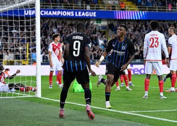 BRUGGE, BELGIUM - SEPTEMBER 18: Raphael Onyedika of Club Brugge celebrates 2-0 wiht Carlos Forbs of Club Brugge  during the UEFA Champions League  match between Club Brugge v AS Monaco at the Jan Breydel Stadium on September 18, 2025 in Brugge Belgium (Photo by Gerrit van Keulen/Soccrates/Getty Images)
