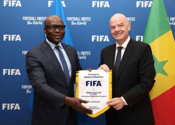 Le président de la FSF, Abdoulaye Fall, a rencontré le président de la FIFA, Gianni Infantino - wiwsport