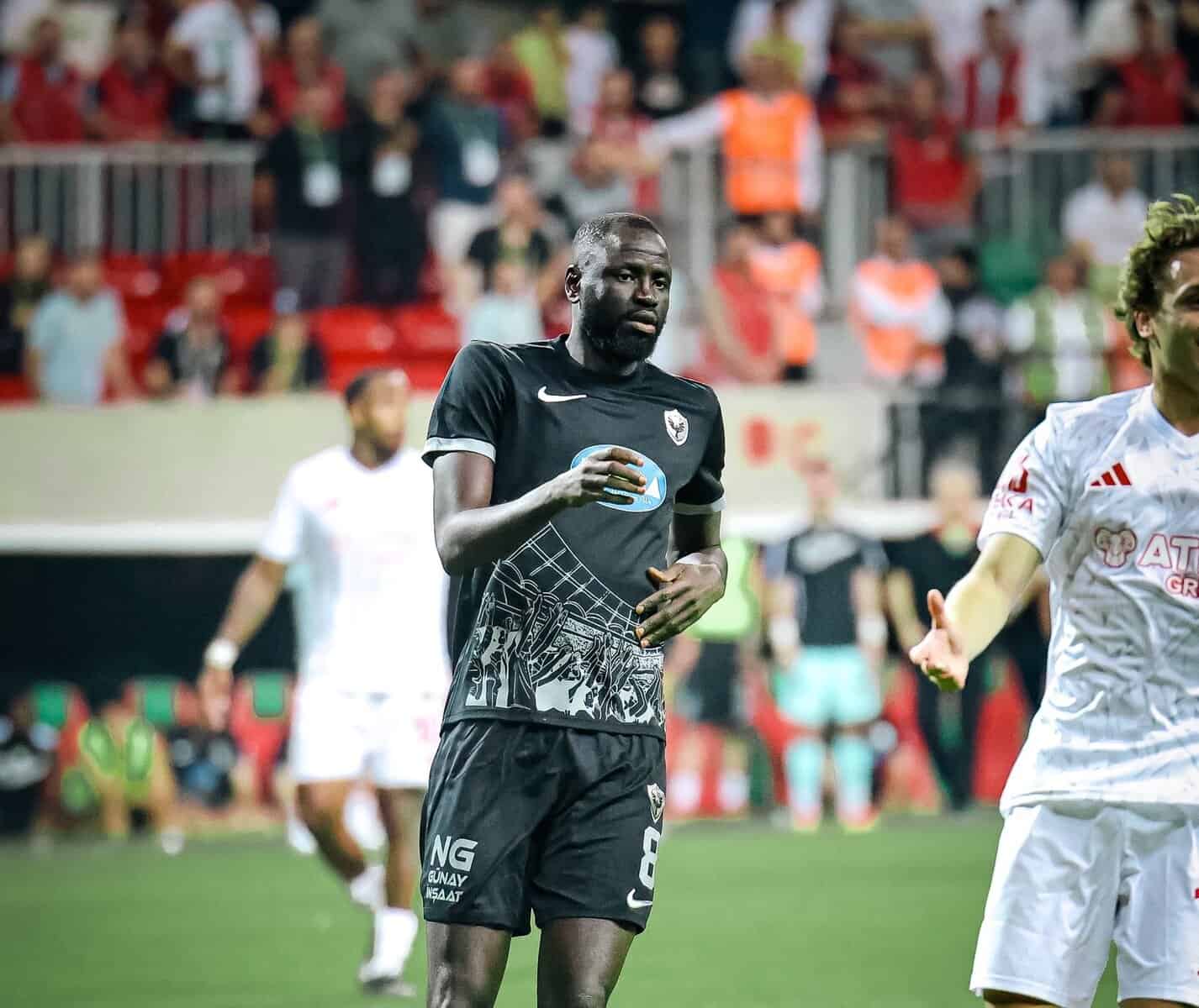 D2 turque : Mbaye Diagne offre la victoire à Amedspor contre Pendikspor pour le retour à la compétition de Cheikhou Kouyaté, 16 mois plus tard - wiwsport D2 turque : Mbaye Diagne offre la victoire à Amedspor contre Pendikspor pour le retour à la compétition de Cheikhou Kouyaté, 16 mois plus tard - wiwsport