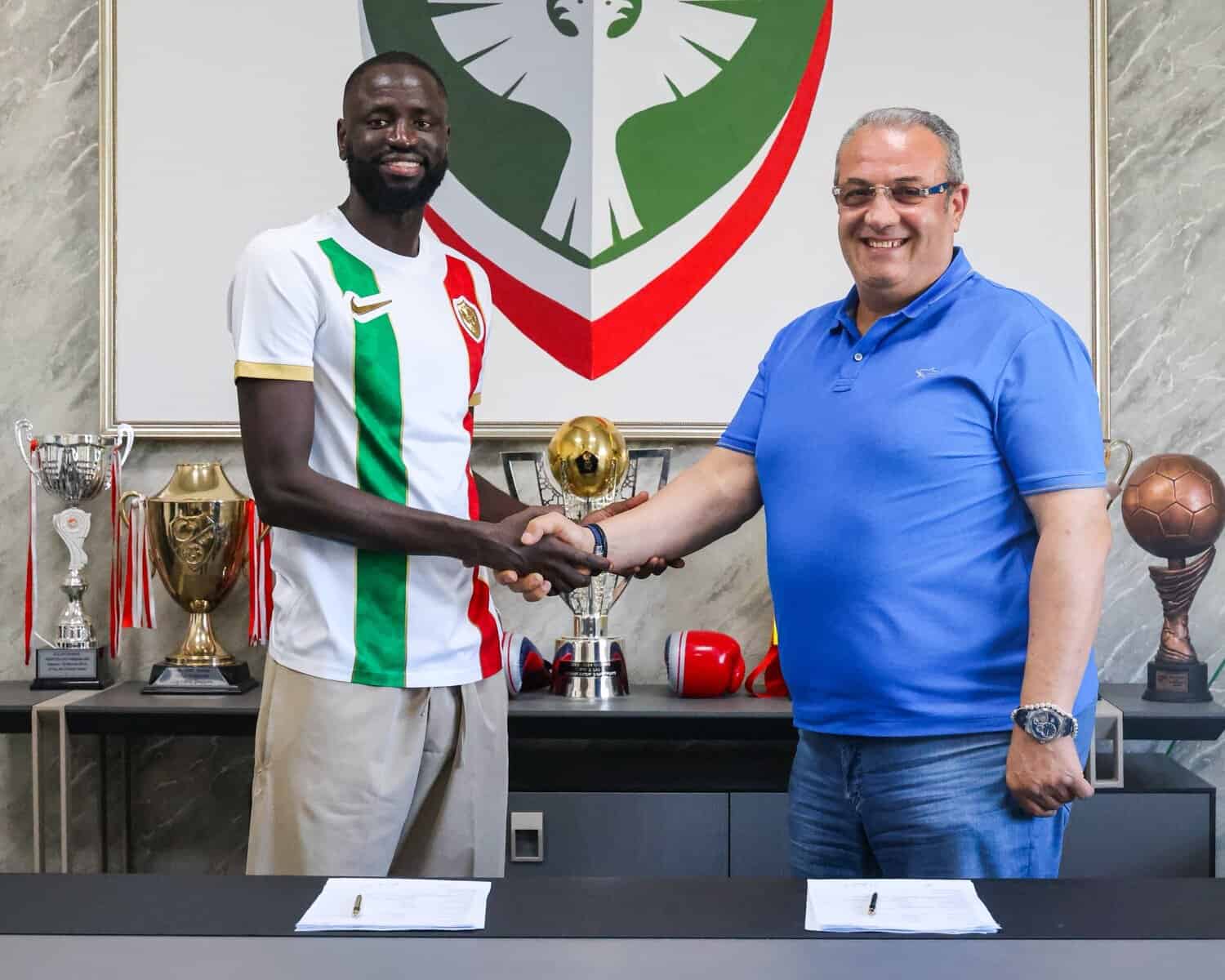 Cheikhou Kouyaté relance sa carrière avec un club de D2 en Turquie ! - wiwsport