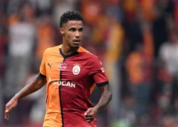 ISTANBUL - Ismail Jakobs of Galatasaray SK during the UEFA Europa League match between Galatasaray SK and PAOK FC at the Ali Sami Yen Spor Kompleksi stadium on Sept. 25, 2024 in Istanbul, Turkey. ANP | Hollandse Hoogte | GERRIT VAN KEULEN (Photo by ANP via Getty Images)