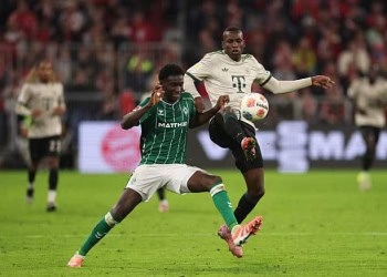 MUNICH, GERMANY - SEPTEMBER 26: Justin Njinmah of Werder Bremen and Nicolas Jackson of Bayern Munich compete for the ball during the Bundesliga match between FC Bayern München and SV Werder Bremen at Allianz Arena on September 26, 2025 in Munich, Germany. (Photo by Adam Pretty/Getty Images)