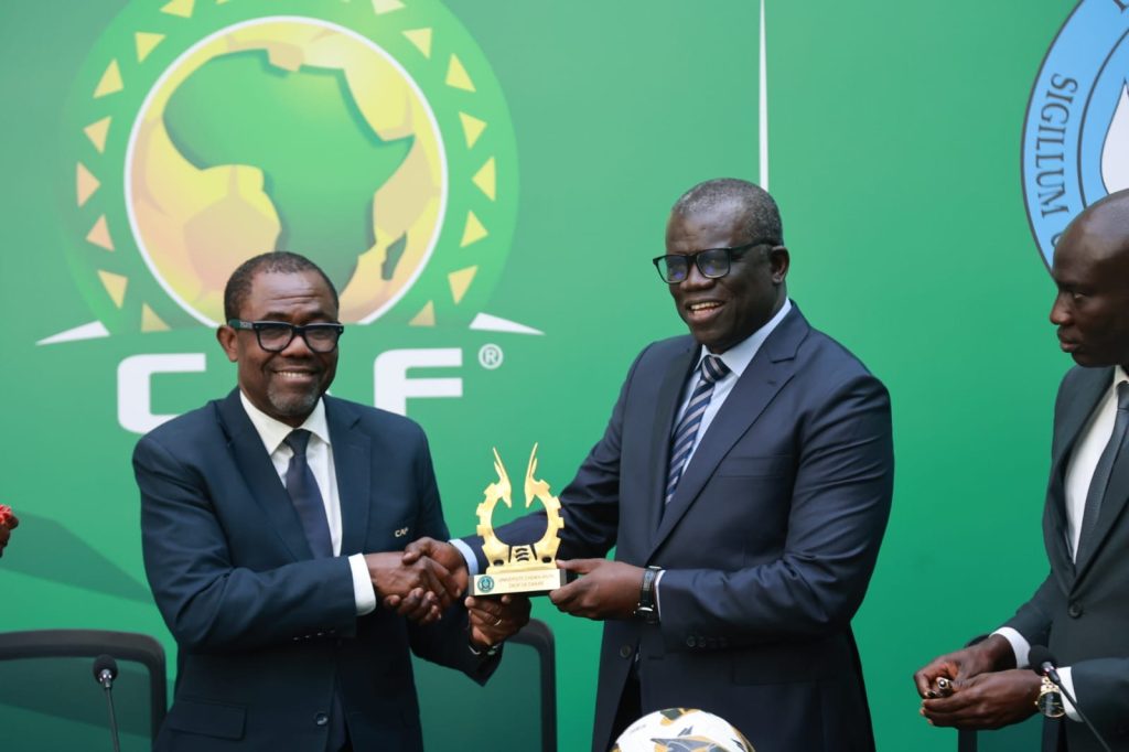 L’Université Cheikh Anta Diop et la CAF s’allient pour professionnaliser le football africain ! - wiwsport L’Université Cheikh Anta Diop et la CAF s’allient pour professionnaliser le football africain ! - wiwsport