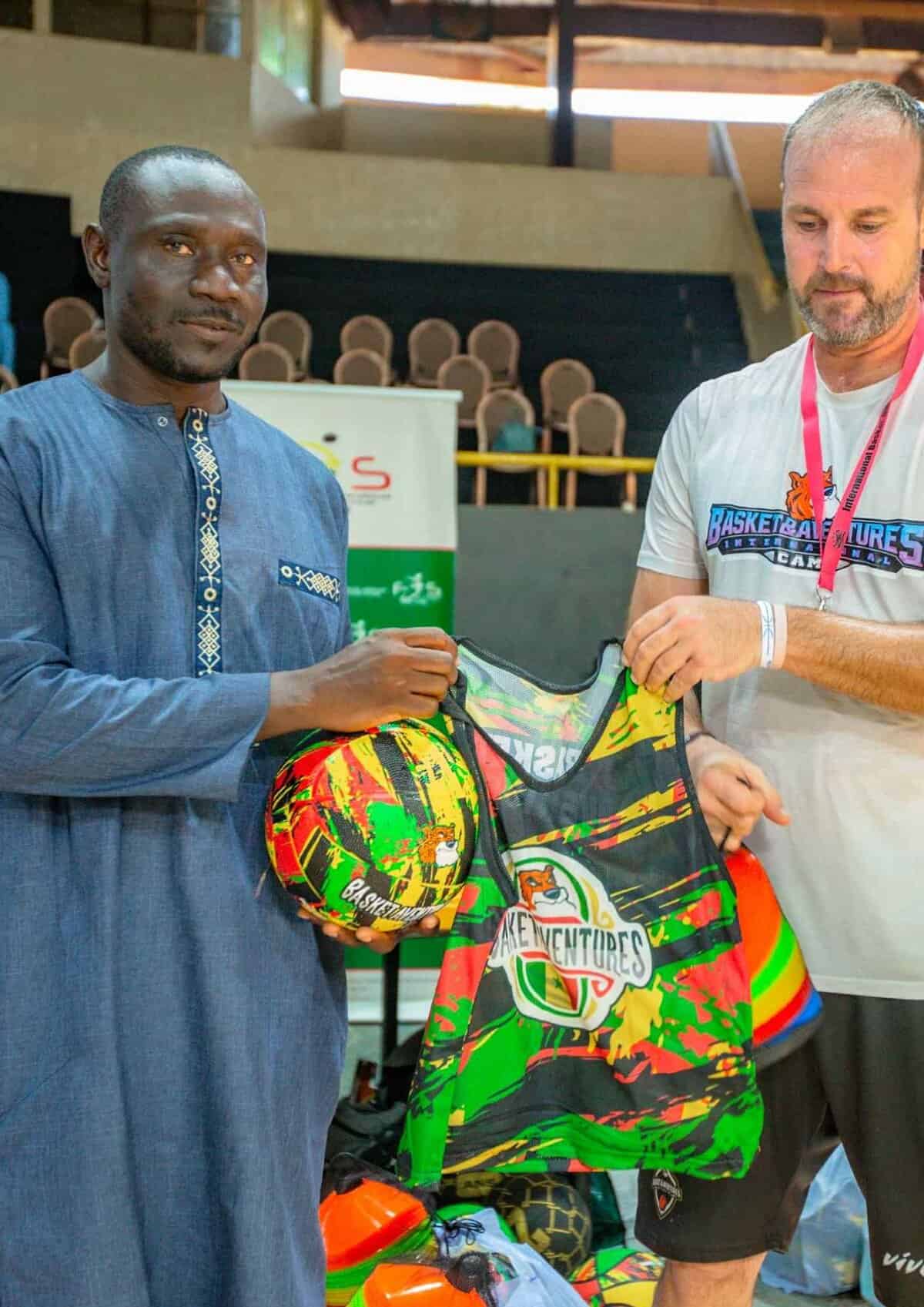 Basket Aventures dote la Fédération Sénégalaise du Sport Scolaire de matériels de basketball - wiwsport