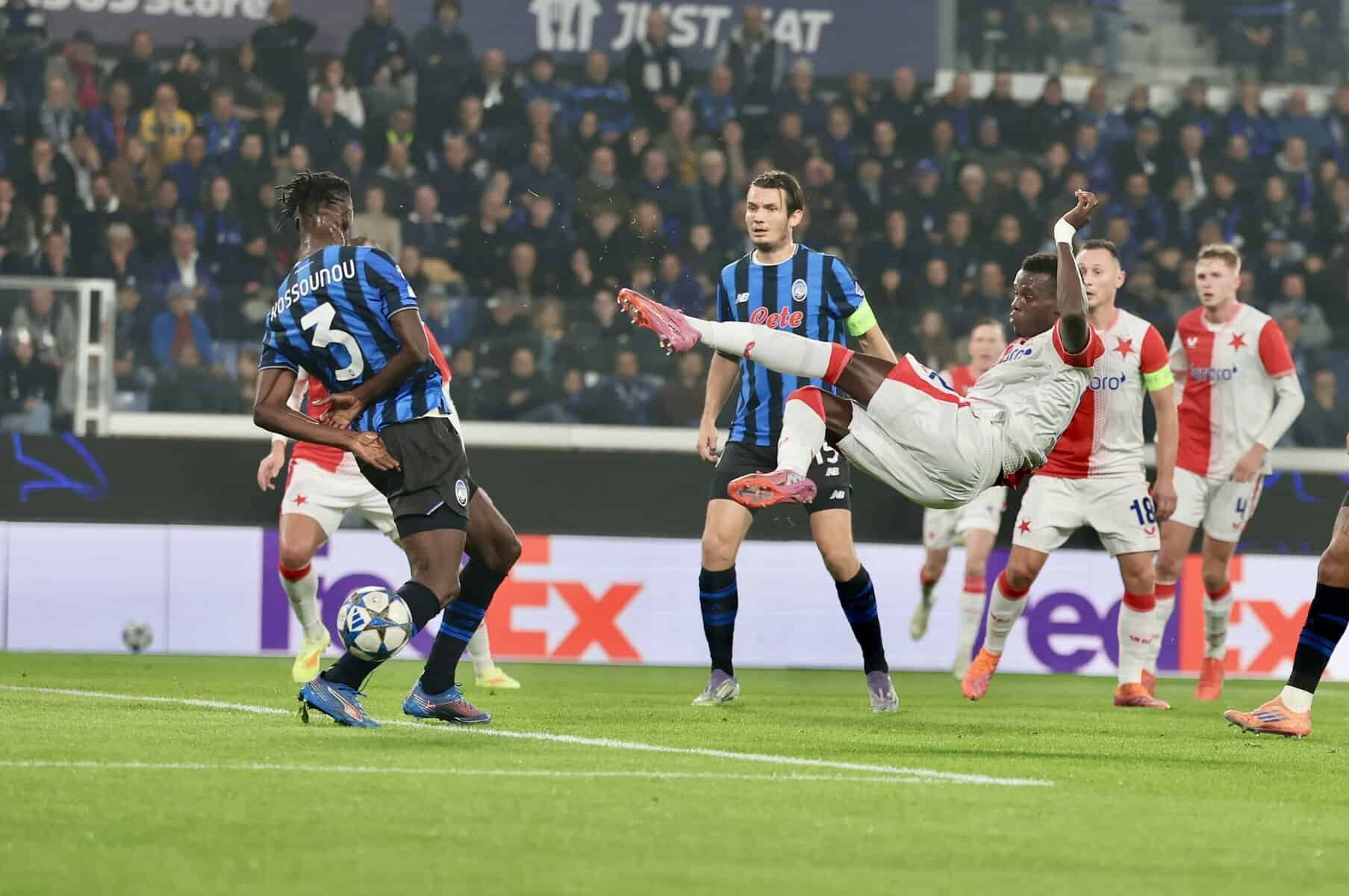 Ligue des Champions : Le Slavia Prague de Youssoupha Mbodji tient le nul contre l'Atalanta - wiwsport Ligue des Champions : Le Slavia Prague de Youssoupha Mbodji tient le nul contre l'Atalanta - wiwsport