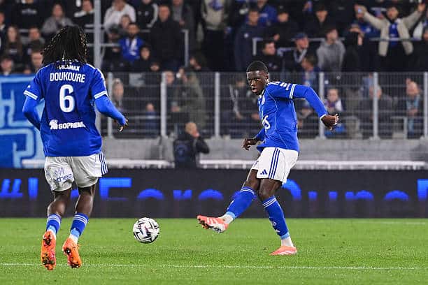 Strasbourg - Liam Rosenior évoque l’avenir international de Mamadou Sarr : “S’il décide d’y aller avec le Sénégal…” - wiwsport Mamadou SARR of Strasbourg during the Ligue 1 McDonald's match between RC Strasbourg Alsace and Olympique de Marseille at Stade de la Meinau on September 26, 2025 in Strasbourg, France. (Photo by Emilian Baldow/Icon Sport via Getty Images)