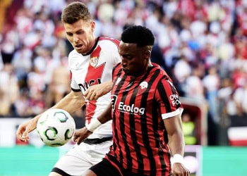 MADRID, SPAIN - OCTOBER 02: Gerard Gumbau of Rayo Vallecano competes for the ball with Fabrice Tamba of KF Shkendija during the UEFA Conference League 2025/26 League Phase MD1 match between Rayo Vallecano de Madrid and KF Shkendija at Estadio Vallecas on October 02, 2025 in Madrid, Spain. (Photo by Alvaro Medranda/Quality Sport Images/Getty Images)