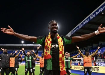 Abdallah SIMA of Lens celebrate with fans during the Ligue 1 McDonald's match between Auxerre and Lens at Stade Abbe Deschamps on October 4, 2025 in Auxerre, France. (Photo by Baptiste Fernandez/Icon Sport via Getty Images)
