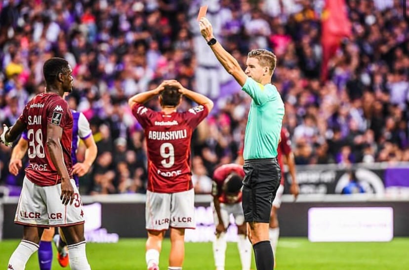Ligue 1 : Sadibou Sané suspendu trois matchs ferme après son exclusion face au TFC