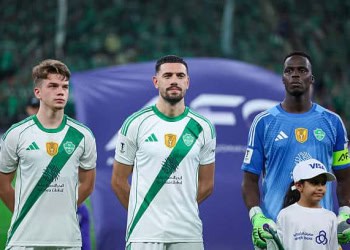 JEDDAH, SAUDI ARABIA - OCTOBER 20: Players of Al Ahli looks on prior to the AFC Champions League Elite match between Al Ahli and Al Gharafa at King Abdullah Sport City Stadium on October 20, 2025 in Jeddah, Saudi Arabia. (Photo by Yasser Bakhsh/Getty Images)