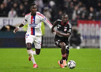 Ligue 1 : Moussa Niakhate passeur décisif, l'OL arrache la victoire contre Strasbourg - wiwsport