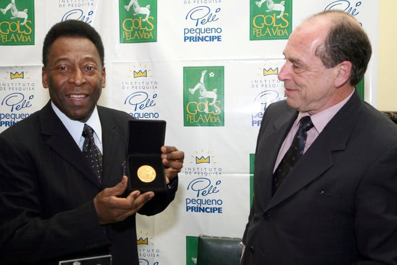 Une association brésilienne met aux enchères les trois buts de Pelé contre le Sénégal - wiwsport