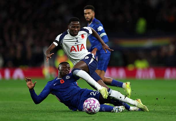LONDON, ENGLAND - NOVEMBER 01: Pape Sarr of Tottenham Hotspur is tackled by Moises Caicedo of Chelsea during the Premier League match between Tottenham Hotspur and Chelsea at Tottenham Hotspur Stadium on November 01, 2025 in London, England. (Photo by Justin Setterfield/Getty Images)