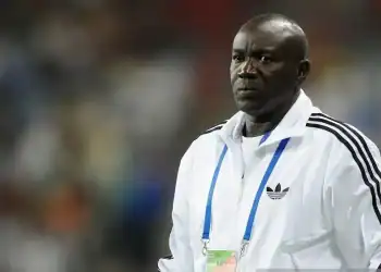 TP Mazembe tenu en échec, les supporters ciblent Lamine Ndiaye qui quitte le stade sous escorte ! - wiwsport