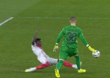 Monaco - PSG / Lucas Chevalier sur le tacle de Lamine Camara : « Ma carrière aurait pu prendre un autre tournant aujourd'hui » - wiwsport