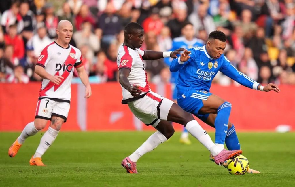« La vérité est qu'il a un niveau très haut » : Les mots forts d'Iñigo Pérez sur Nobel Mendy, brillant avec le Rayo Vallecano contre le Real Madrid - wiwsport