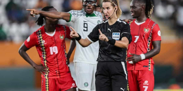 Maroc : Bouchra Karboubi met fin à sa carrière et pointe du doigt la Direction de l’arbitrage
