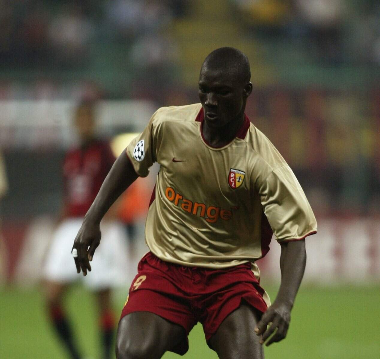 Ligue 1 : Le RC Lens va rendre hommage à ses légendes disparues dont Pape Bouba Diop, honoré par Malang Sarr - wiwsport Ligue 1 : Le RC Lens va rendre hommage à ses légendes disparues dont Pape Bouba Diop, honoré par Malang Sarr - wiwsport