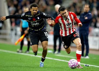 SUNDERLAND, ENGLAND - NOVEMBER 3: Iliman Ndiaye of Everton and Enzo Le Fee of Sunderland challenge during the Premier League match between Sunderland and Everton at Stadium of Light on November 3, 2025 in Sunderland, United Kingdom. (Photo by Richard Sellers/Sportsphoto/Allstar Via Getty Images)
