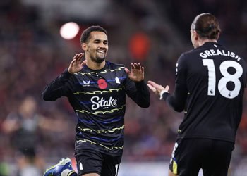 SUNDERLAND, ENGLAND - NOVEMBER 03: Iliman Ndiaye of Everton celebrates with Jack Grealish after scoring their first goal during the Premier League match between Sunderland and Everton at Stadium of Light on November 03, 2025 in Sunderland, England. (Photo by Alex Livesey - Danehouse/Getty Images)